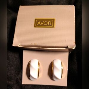 VINTAGE AVON CLASSIC TWIST HOOP PIERCED EARRINGS & SURGICAL STEEL POSTS (NWT)